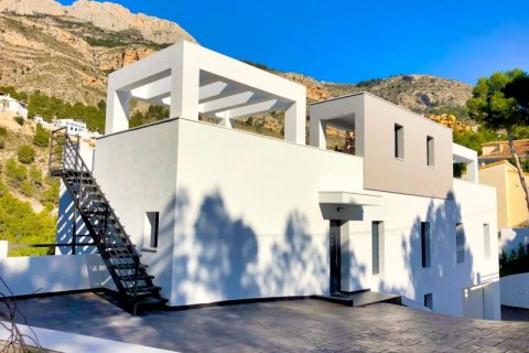 Villa en venta en Altea, Alicante, España 4 dormitorios, 320 m2 No. 43091 - foto 1