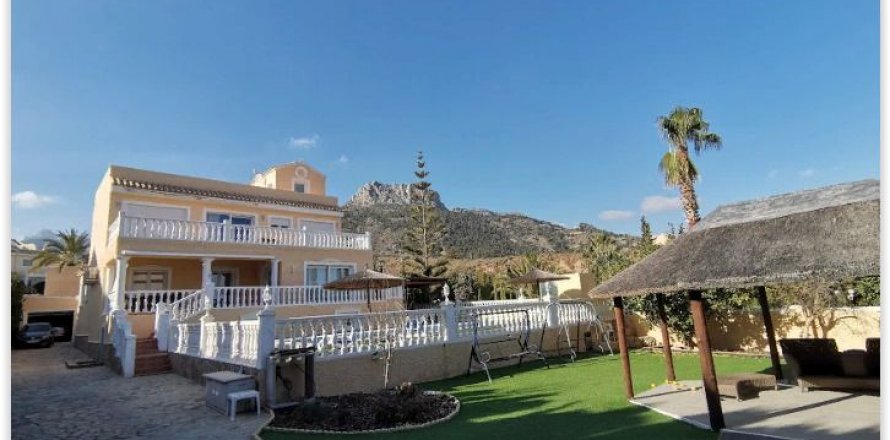 Villa en Calpe, Alicante, España 5 dormitorios, 193 m2 No. 42803