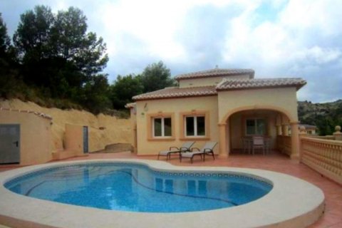 Villa en venta en Calpe, Alicante, España 3 dormitorios, 205 m2 No. 45929 - foto 1