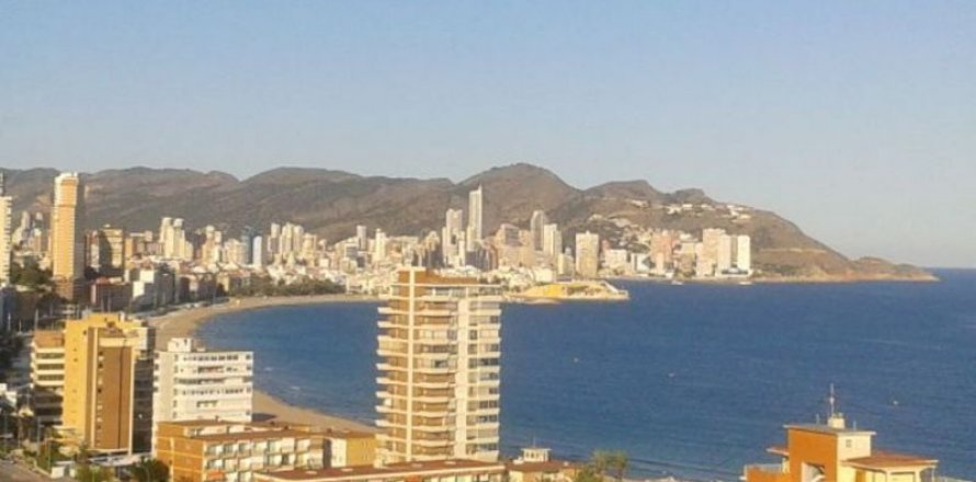 Apartamento en Benidorm, Alicante, España 2 dormitorios, 112 m2 No. 45282