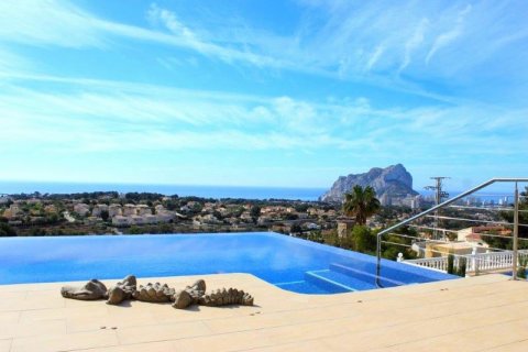 Villa en venta en Calpe, Alicante, España 4 dormitorios, 374 m2 No. 43101 - foto 2