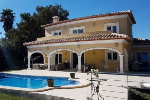 Villa en venta en Jávea, Alicante, España 4 dormitorios, 235 m2 No. 45700 - foto 1