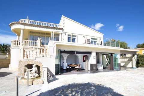 Villa en venta en Calpe, Alicante, España 8 dormitorios, 350 m2 No. 45457 - foto 1