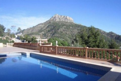 Villa en venta en Calpe, Alicante, España 8 dormitorios,  No. 45533 - foto 4