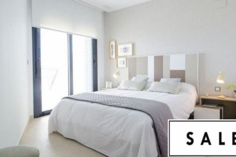 Apartamento en venta en Los Arenales Del Sol, Alicante, España 3 dormitorios, 124 m2 No. 46612 - foto 4