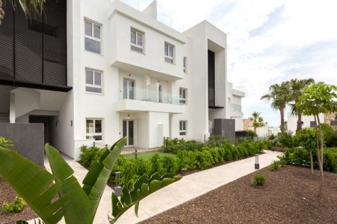 Apartamento en venta en Punta Prima, Alicante, España 32 dormitorios, 126 m2 No. 42025 - foto 3