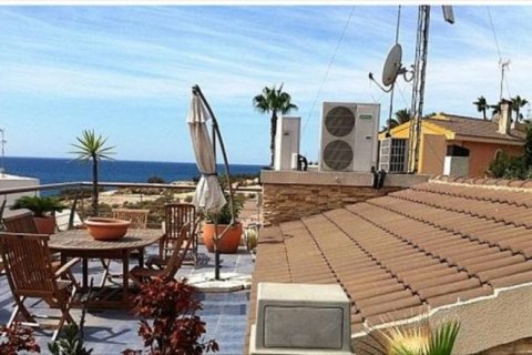Villa en venta en Alicante, España 6 dormitorios, 600 m2 No. 45036 - foto 2