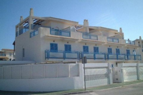 Casa adosada en venta en Calpe, Alicante, España 4 dormitorios,  No. 45587 - foto 3