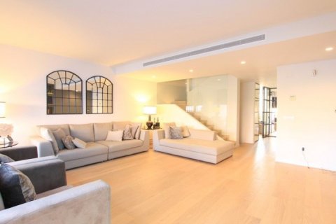 Casa adosada en venta en Alicante, España 4 dormitorios, 360 m2 No. 45187 - foto 3