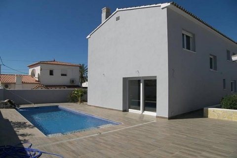 Villa en venta en Calpe, Alicante, España 4 dormitorios, 200 m2 No. 46027 - foto 1