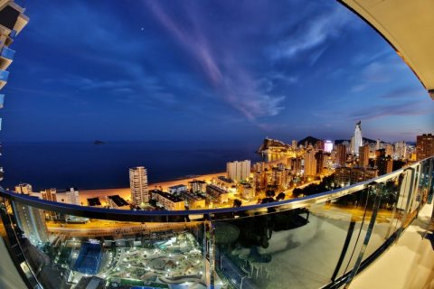 Apartamento en venta en Benidorm, Alicante, España 3 dormitorios, 139 m2 No. 44462 - foto 2