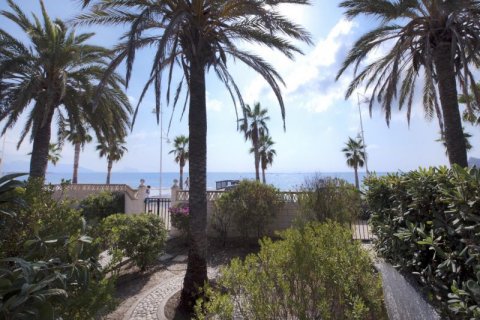 Villa en venta en Altea, Alicante, España 6 dormitorios, 400 m2 No. 44137 - foto 1