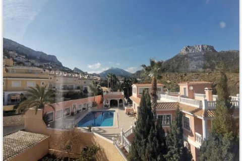 Villa en venta en Calpe, Alicante, España 5 dormitorios, 193 m2 No. 42803 - foto 2