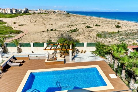 Villa en venta en Torrevieja, Alicante, España 5 dormitorios, 460 m2 No. 43831 - foto 3