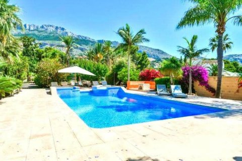 Villa en venta en Altea, Alicante, España 7 dormitorios, 1.37 m2 No. 41735 - foto 2