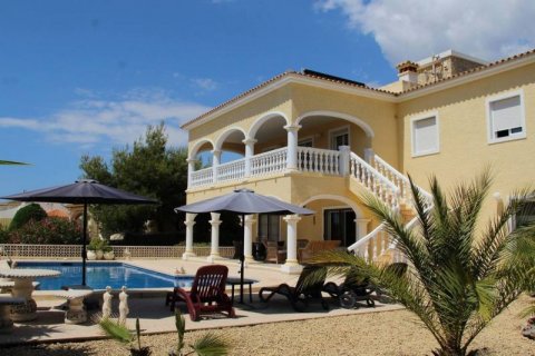 Villa en venta en La Nucia, Alicante, España 5 dormitorios, 330 m2 No. 44056 - foto 1