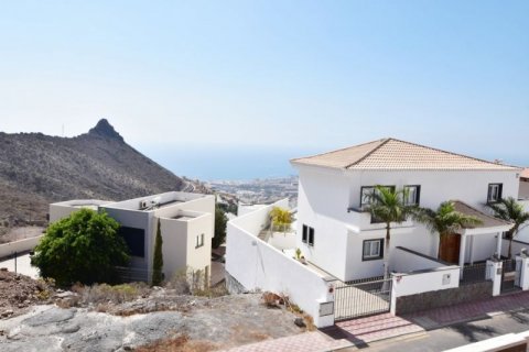 Villa en venta en Adeje, Tenerife, España 4 dormitorios, 750 m2 No. 44479 - foto 1