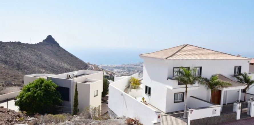 Villa en Adeje, Tenerife, España 4 dormitorios, 750 m2 No. 44479