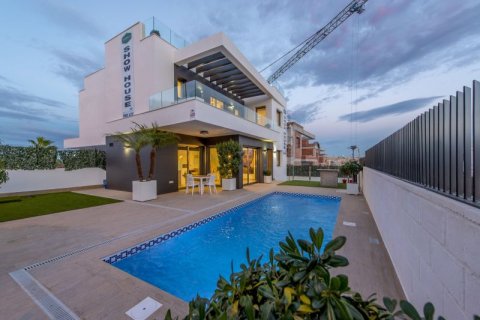 Villa en venta en Campoamor, Alicante, España 3 dormitorios, 258 m2 No. 42415 - foto 3