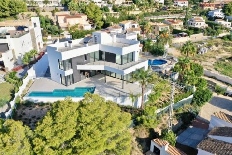 Villa en venta en Calpe, Alicante, España 5 dormitorios, 560 m2 No. 43395 - foto 1