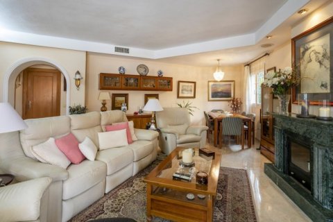 Villa en venta en Alicante, España 6 dormitorios, 314 m2 No. 41913 - foto 9