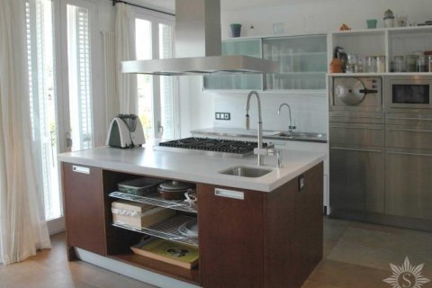 Villa en venta en Mataró, Barcelona, España 6 dormitorios, 290 m2 No. 41426 - foto 2