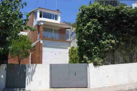 Villa en venta en Barcelona, España 4 dormitorios, 220 m2 No. 41463 - foto 2