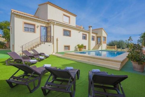 Villa en venta en Calpe, Alicante, España 4 dormitorios, 387 m2 No. 43741 - foto 1