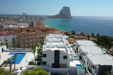 Casa adosada en venta en Calpe, Alicante, España 3 dormitorios, 307 m2 No. 41612 - foto 1