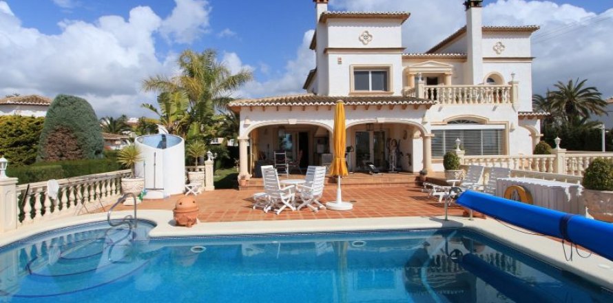 Villa en Calpe, Alicante, España 3 dormitorios, 300 m2 No. 42983