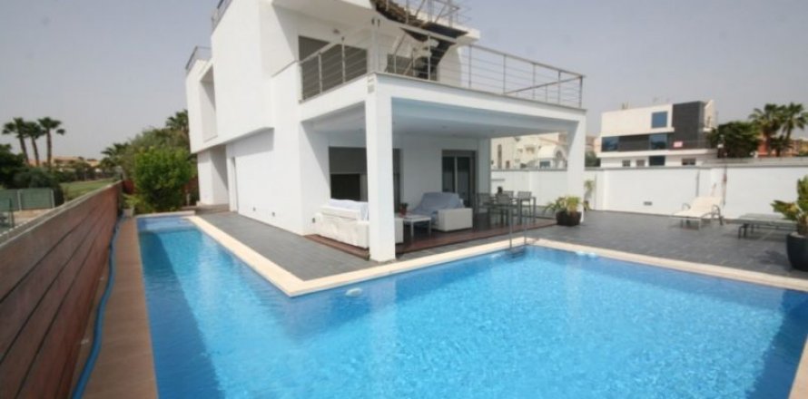 Villa en Alicante, España 4 dormitorios, 400 m2 No. 44238