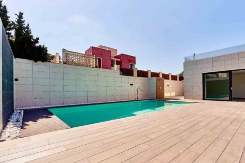 Villa en venta en Alicante, España 5 dormitorios, 415 m2 No. 41729 - foto 2