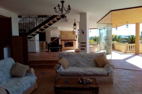 Villa en venta en Alicante, España 5 dormitorios, 540 m2 No. 45625 - foto 2