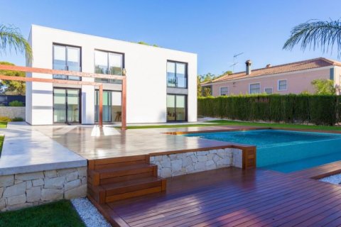 Villa en venta en Torrevieja, Alicante, España 4 dormitorios,  No. 46331 - foto 2