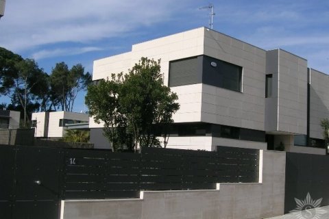 Villa en venta en Mataró, Barcelona, España 6 dormitorios, 567 m2 No. 41425 - foto 5