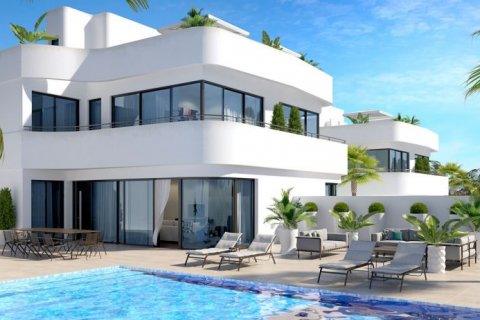 Villa en venta en Guardamar del Segura, Alicante, España 4 dormitorios, 260 m2 No. 44934 - foto 1