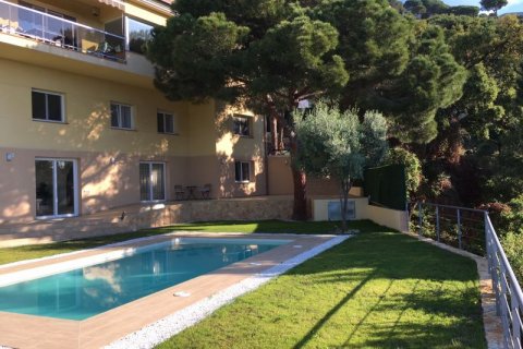 Villa en venta en Lloret de Mar, Gerona, España 6 dormitorios, 420 m2 No. 44257 - foto 1