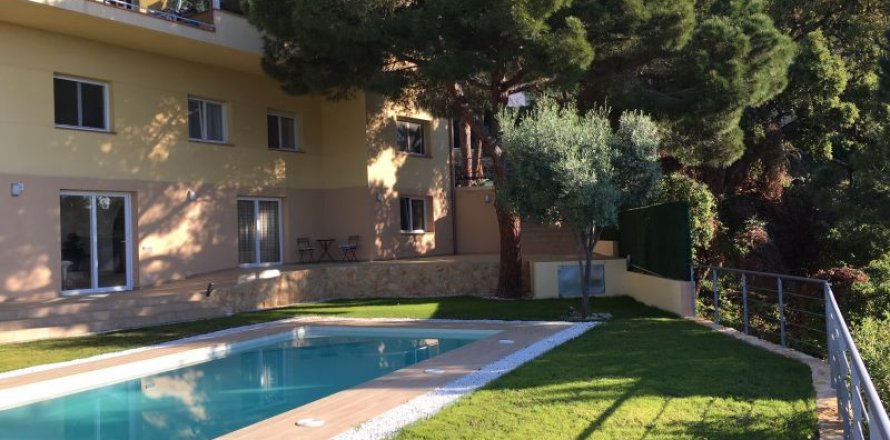 Villa en Lloret de Mar, Gerona, España 6 dormitorios, 420 m2 No. 44257