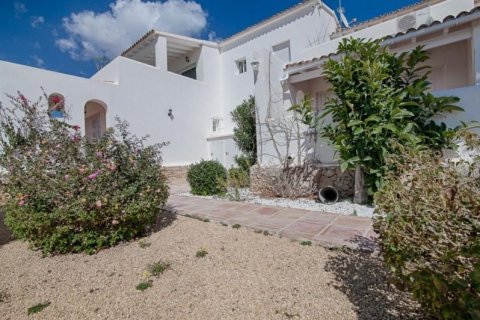 Villa en venta en Calpe, Alicante, España 6 dormitorios, 312 m2 No. 43773 - foto 3