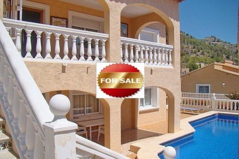 Villa en venta en Calpe, Alicante, España 6 dormitorios, 238 m2 No. 45690 - foto 2