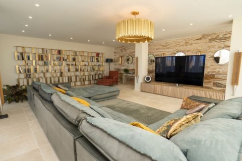 Villa en venta en Alicante, España 6 dormitorios, 900 m2 No. 43629 - foto 7