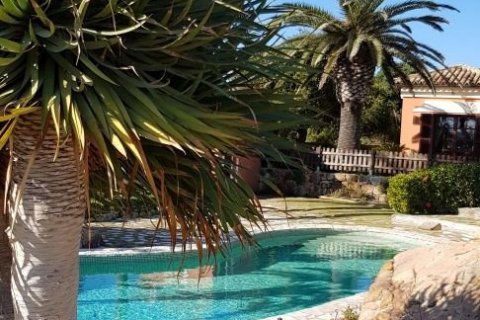 Villa en venta en Manilva, Málaga, España 4 dormitorios, 400 m2 No. 45572 - foto 2