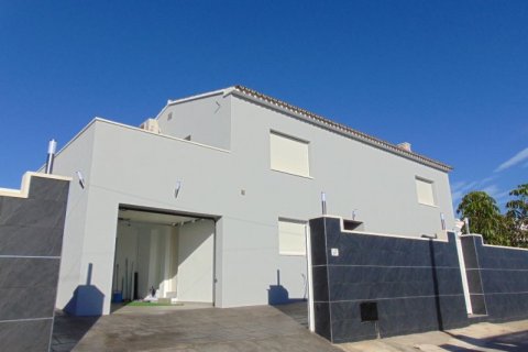 Villa en venta en Calpe, Alicante, España 4 dormitorios, 200 m2 No. 44912 - foto 4
