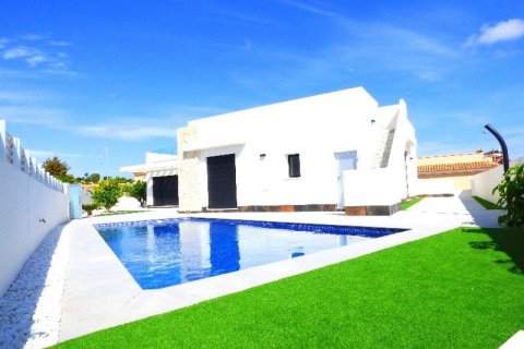 Villa en venta en Guardamar del Segura, Alicante, España 3 dormitorios, 134 m2 No. 43206 - foto 1