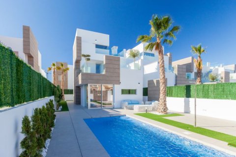 Villa en venta en Guardamar del Segura, Alicante, España 3 dormitorios, 156 m2 No. 42695 - foto 1