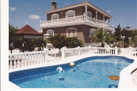 Villa en venta en Alicante, España 4 dormitorios, 300 m2 No. 46075 - foto 1