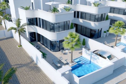 Villa en venta en Guardamar del Segura, Alicante, España 4 dormitorios, 260 m2 No. 44934 - foto 2