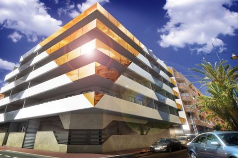 Apartamento en venta en Torrevieja, Alicante, España 2 dormitorios, 88 m2 No. 43731 - foto 1