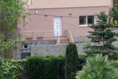 Villa en venta en Barcelona, España 4 dormitorios, 250 m2 No. 41465 - foto 3