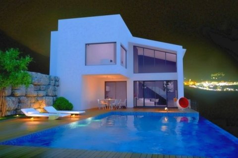 Villa en venta en Dénia, Alicante, España 3 dormitorios, 232 m2 No. 45398 - foto 1